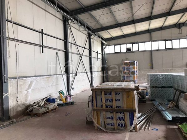 locale commerciale in vendita a Mercato San Severino