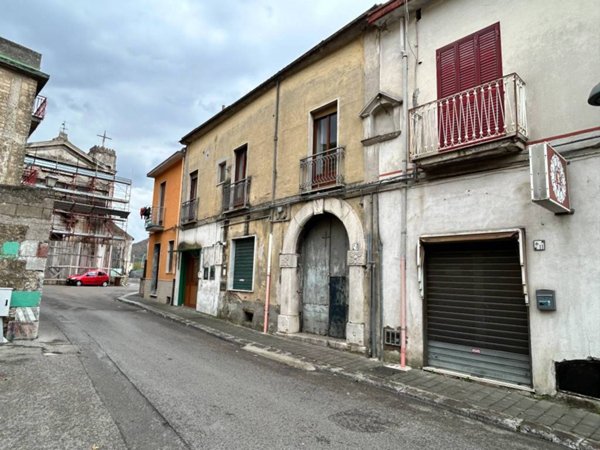 appartamento in vendita a Mercato San Severino in zona Piazza del Galdo