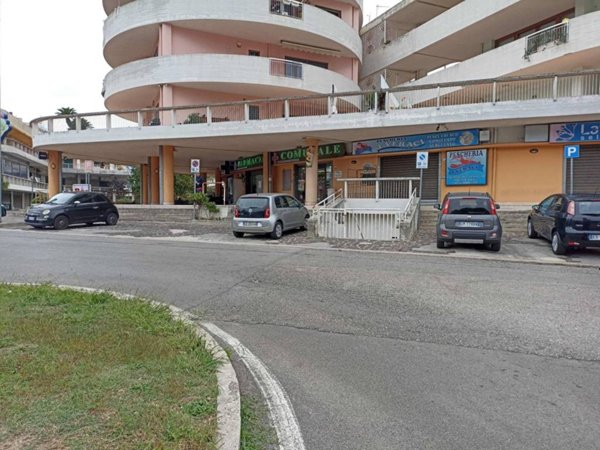 locale commerciale in vendita a Mercato San Severino