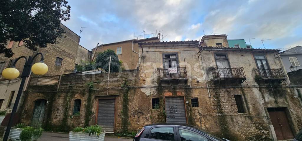 casa indipendente in vendita a Mercato San Severino in zona Acquarola