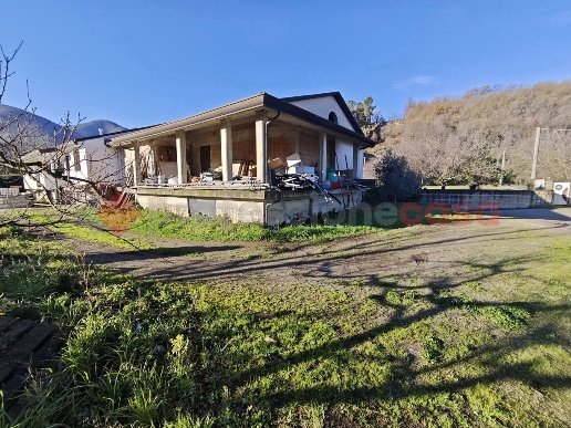 casa indipendente in vendita a Mercato San Severino in zona Corticelle