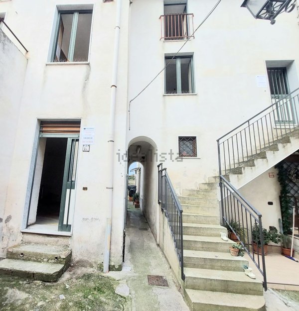 casa semindipendente in vendita a Mercato San Severino in zona Carifi/Torello