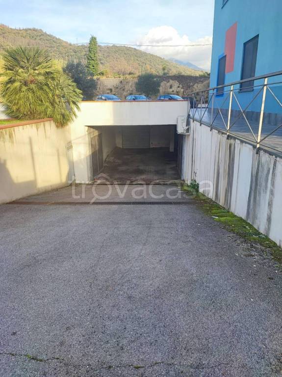 locale commerciale in vendita a Mercato San Severino in zona Ciorani