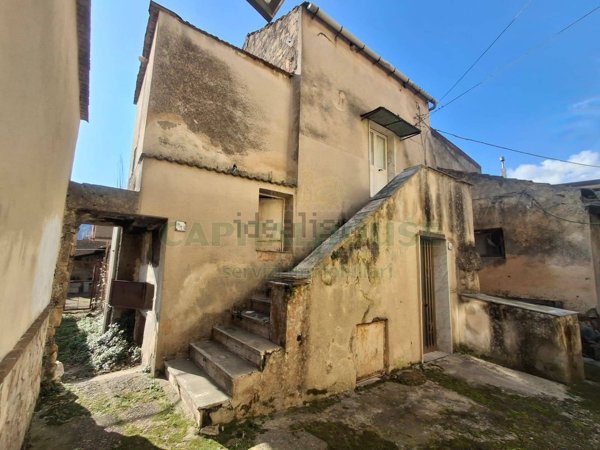 casa semindipendente in vendita a Mercato San Severino in zona Ciorani