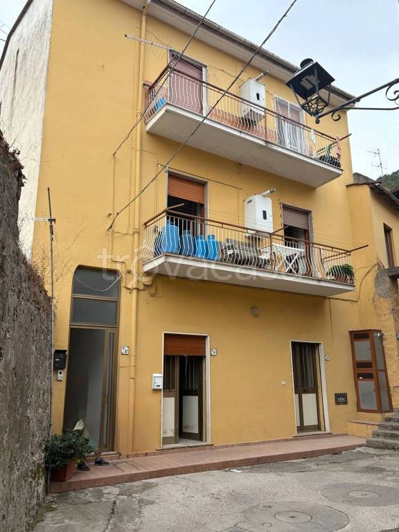 casa indipendente in vendita a Mercato San Severino in zona Acigliano