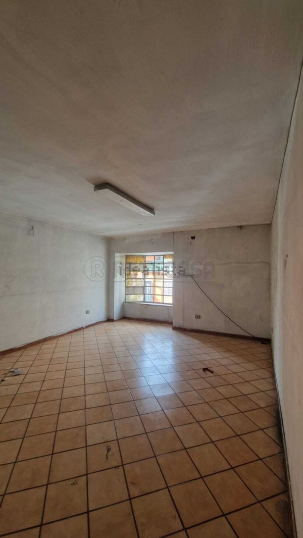 locale commerciale in vendita a Mercato San Severino