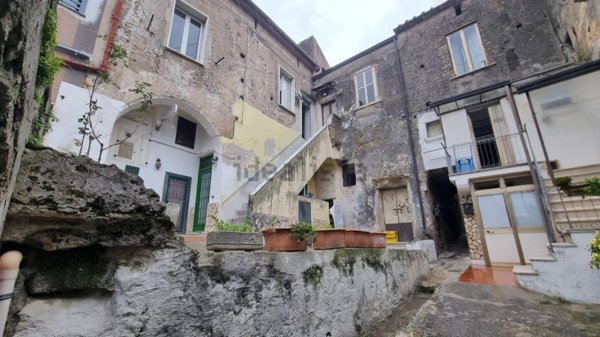 appartamento in vendita a Mercato San Severino in zona Pandola