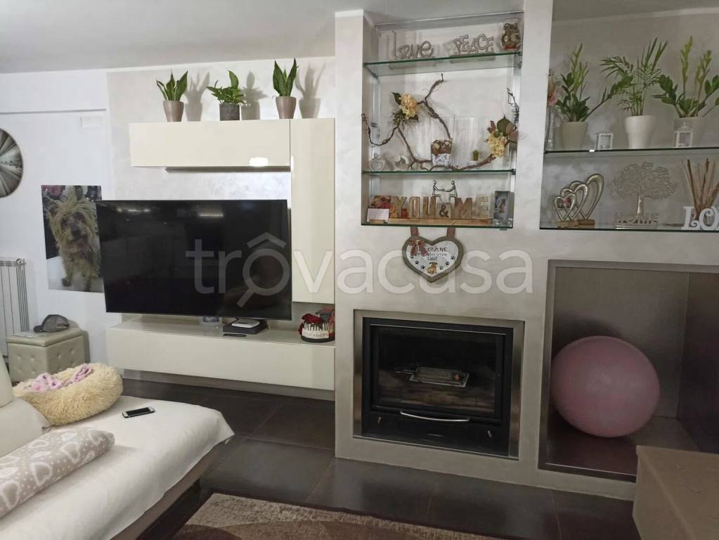 casa indipendente in vendita a Mercato San Severino in zona Acquarola