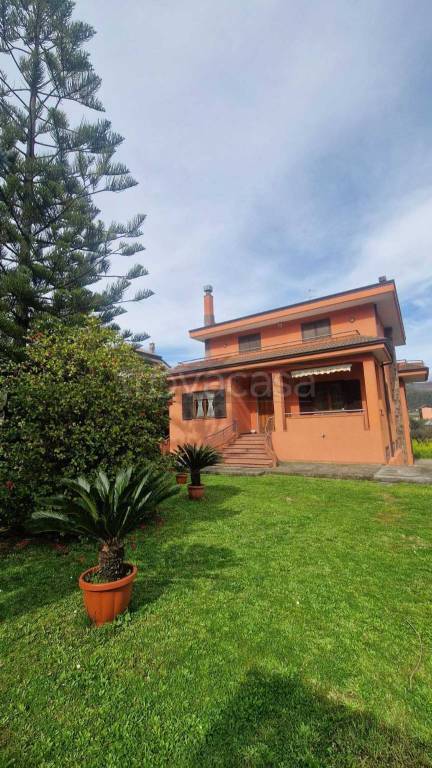 casa indipendente in vendita a Mercato San Severino in zona Curteri