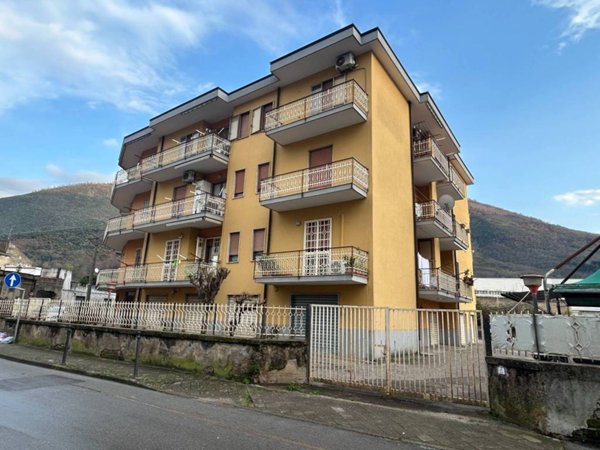 appartamento in vendita a Mercato San Severino in zona Piazza del Galdo