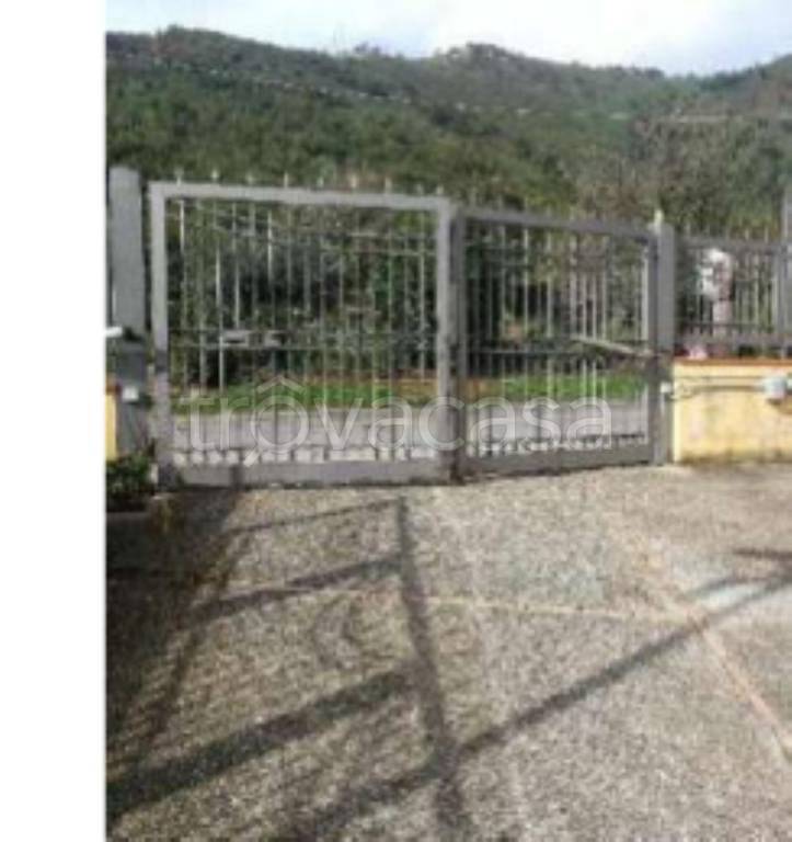 locale commerciale in vendita a Mercato San Severino in zona Ciorani