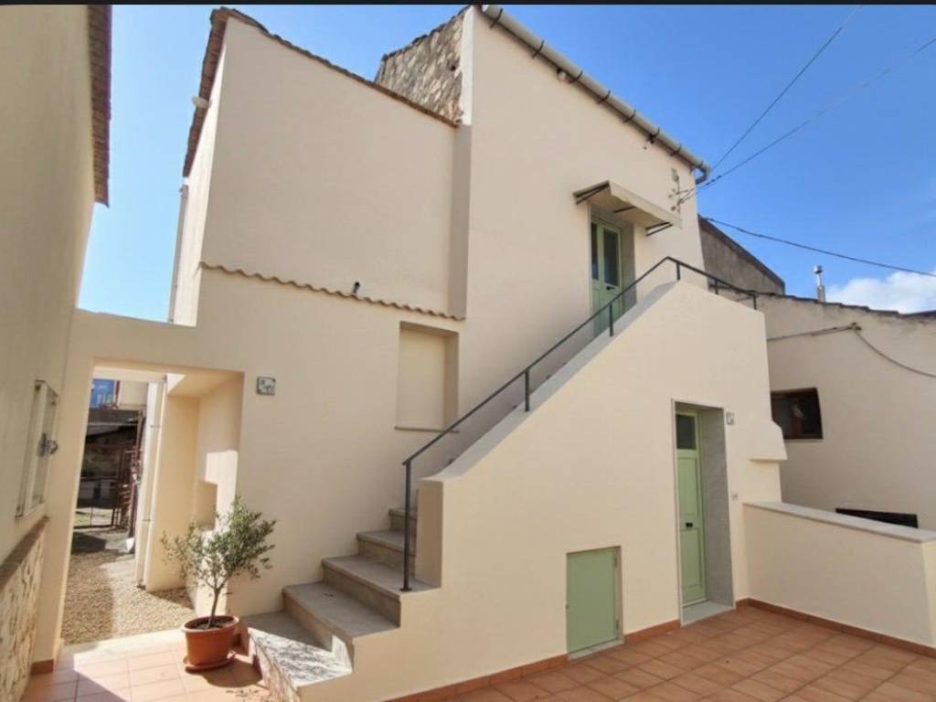 casa indipendente in vendita a Mercato San Severino in zona Ciorani