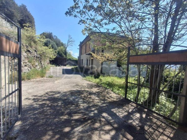 casa indipendente in vendita a Mercato San Severino in zona San Vincenzo