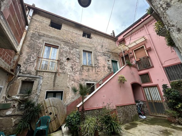 appartamento in vendita a Mercato San Severino in zona Carifi/Torello