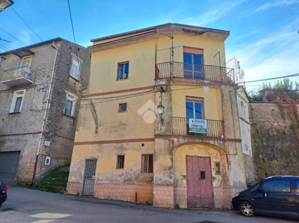 casa indipendente in vendita a Mercato San Severino in zona Oscato