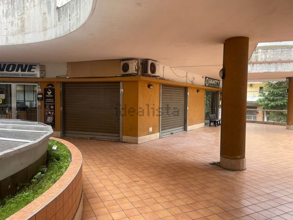 locale commerciale in vendita a Mercato San Severino