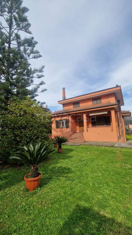 casa indipendente in vendita a Mercato San Severino in zona Curteri