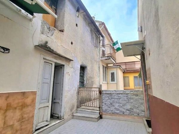 casa indipendente in vendita a Mercato San Severino in zona Pandola
