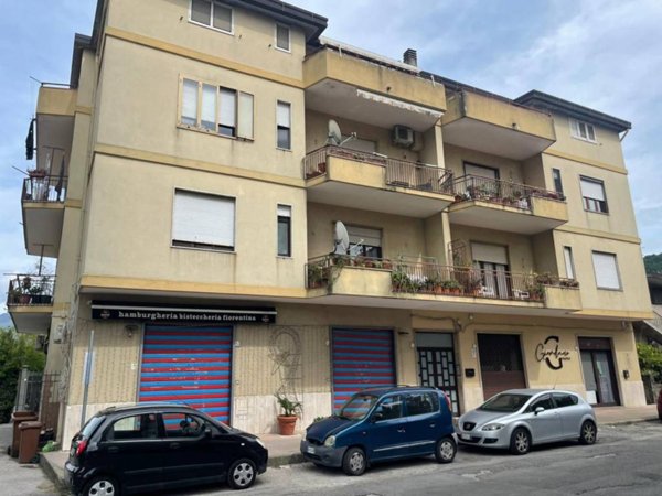 appartamento in vendita a Mercato San Severino in zona Sant'Angelo