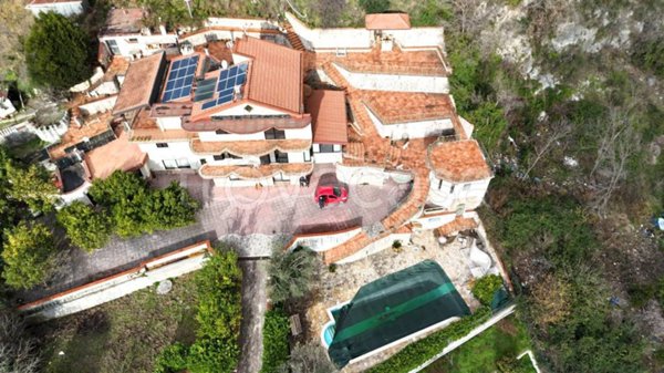 casa indipendente in vendita a Mercato San Severino in zona Pandola