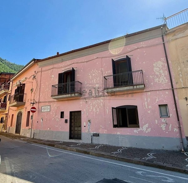 casa indipendente in vendita a Mercato San Severino in zona Ciorani