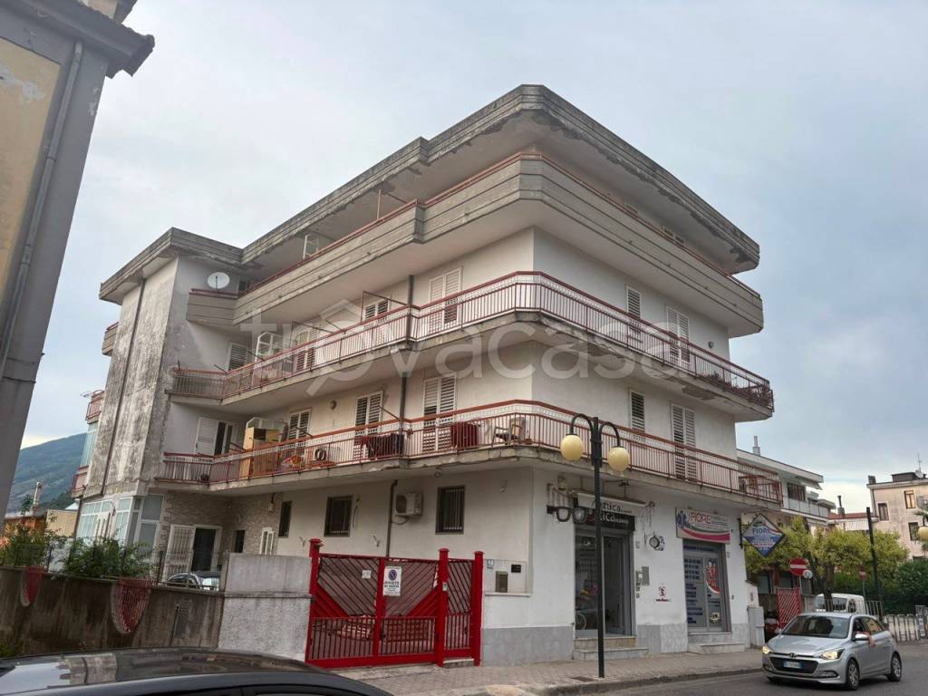 appartamento in vendita a Mercato San Severino in zona Curteri