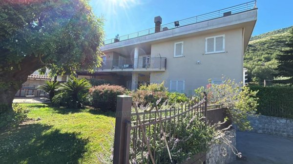 casa indipendente in vendita a Mercato San Severino in zona Sant'Eustachio