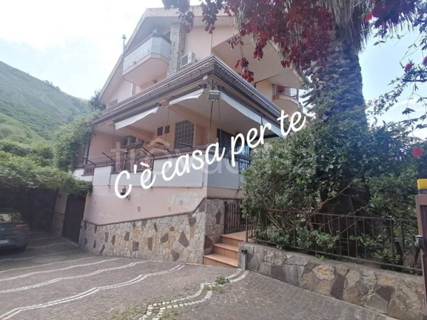 casa indipendente in vendita a Mercato San Severino in zona Sant'Eustachio