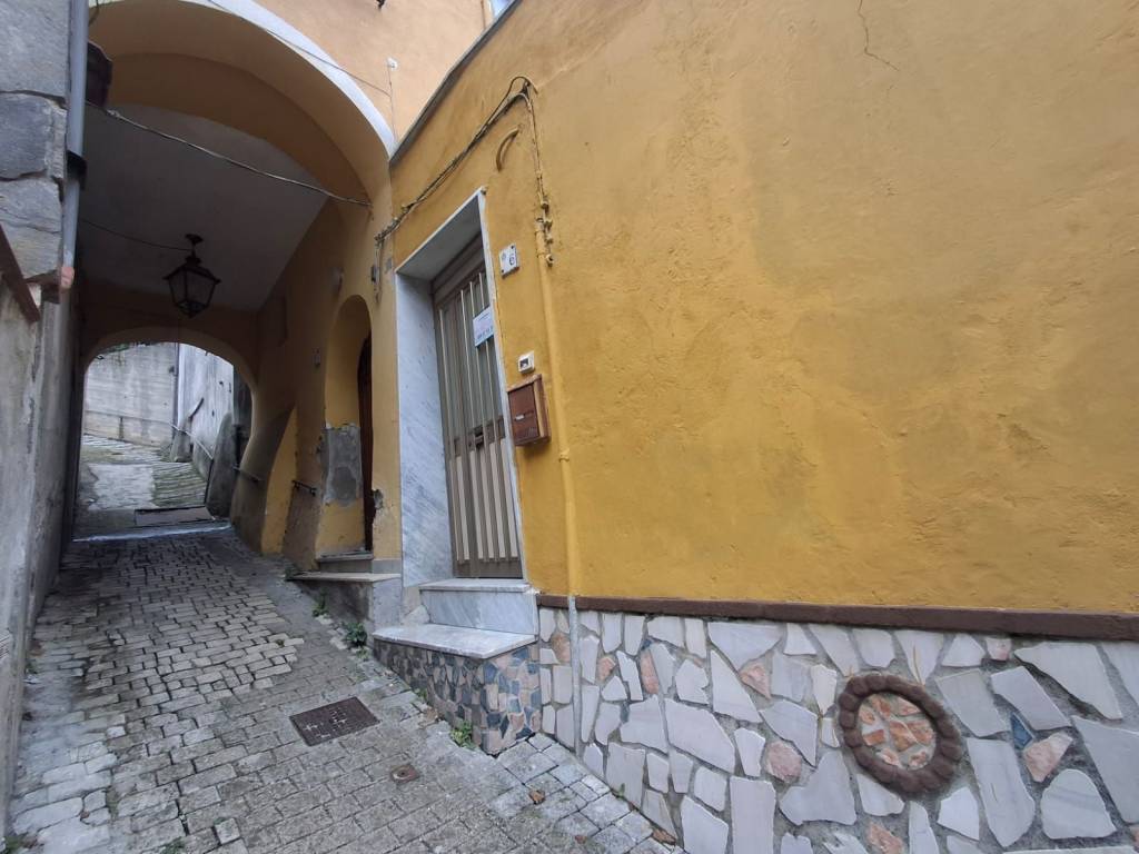 casa indipendente in vendita a Mercato San Severino in zona Ciorani