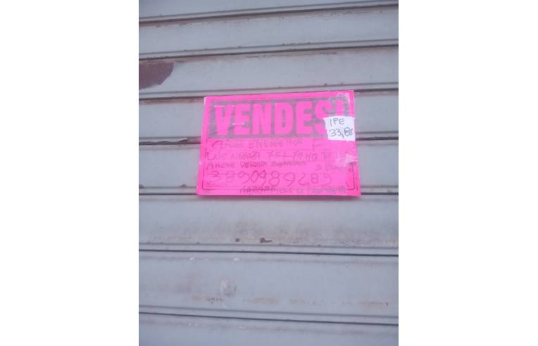 locale commerciale in vendita a Mercato San Severino in zona Piazza del Galdo