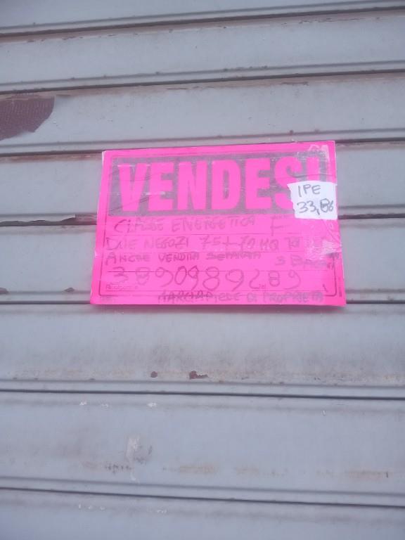 locale commerciale in vendita a Mercato San Severino in zona Piazza del Galdo