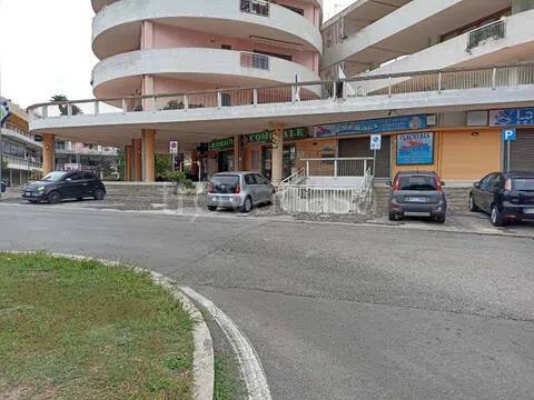 negozio in vendita a Mercato San Severino in zona San Vincenzo