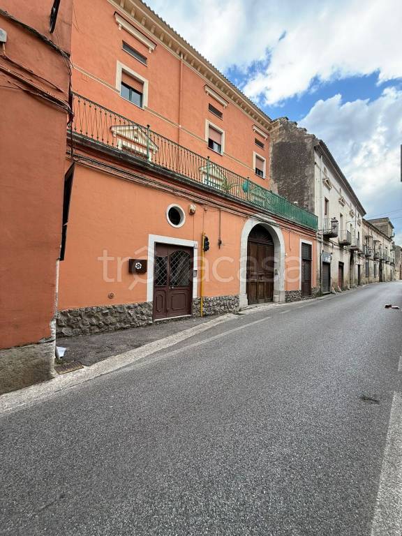 appartamento in vendita a Mercato San Severino in zona Piazza del Galdo