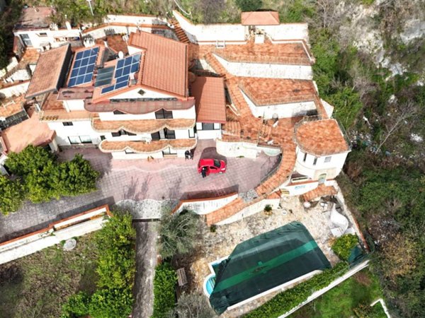 casa indipendente in vendita a Mercato San Severino in zona Pandola