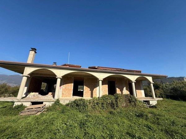 casa indipendente in vendita a Mercato San Severino
