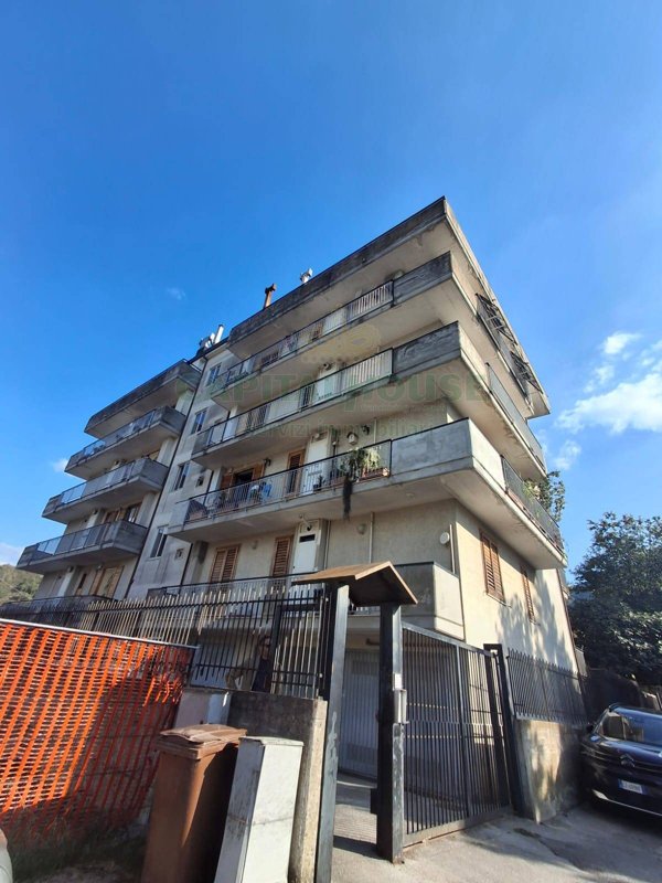 appartamento in vendita a Mercato San Severino in zona Oscato