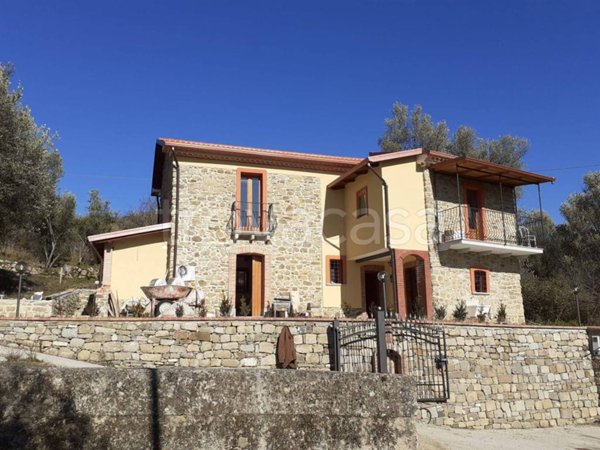 casa indipendente in vendita a Moio della Civitella