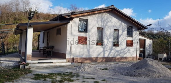 casa indipendente in vendita a Montano Antilia in zona Abatemarco