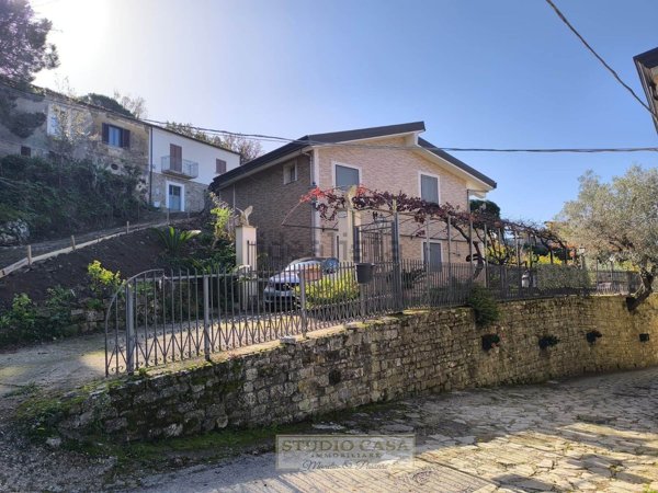 casa indipendente in vendita a Montecorice in zona Case del Conte