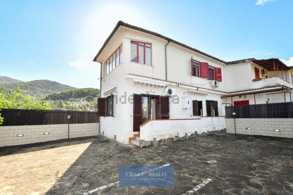 casa indipendente in vendita a Montecorice