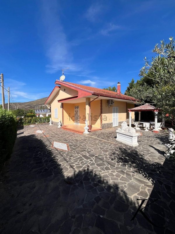 casa indipendente in vendita a Montecorice