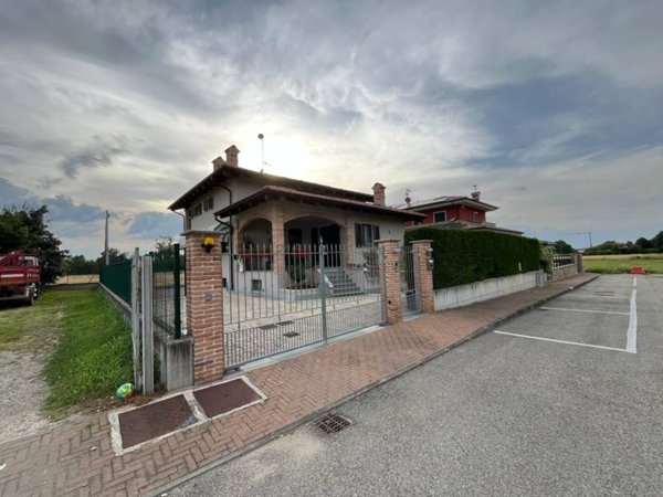 casa indipendente in vendita a Cherasco