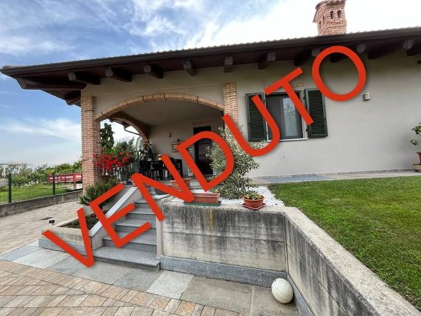 casa indipendente in vendita a Cherasco