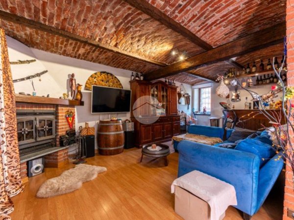 casa indipendente in vendita a Cherasco in zona Veglia