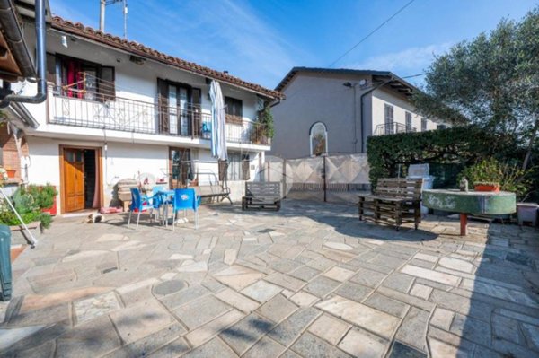 casa indipendente in vendita a Cherasco in zona Veglia
