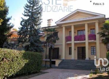 casa indipendente in vendita a Cherasco