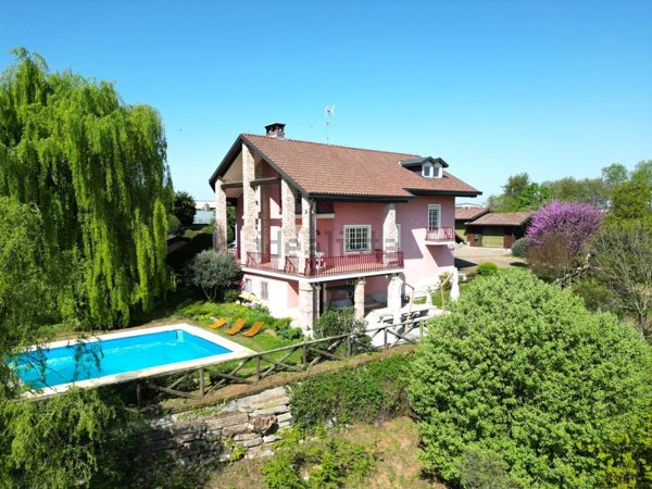 casa indipendente in vendita a Cherasco