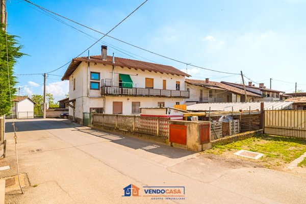 casa indipendente in vendita a Cherasco in zona Roreto