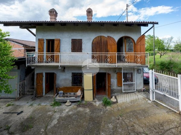 casa indipendente in vendita a Cherasco in zona San Bartolomeo