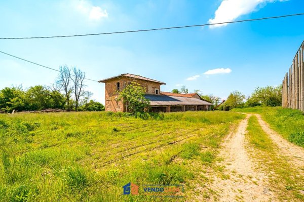 casale in vendita a Cherasco
